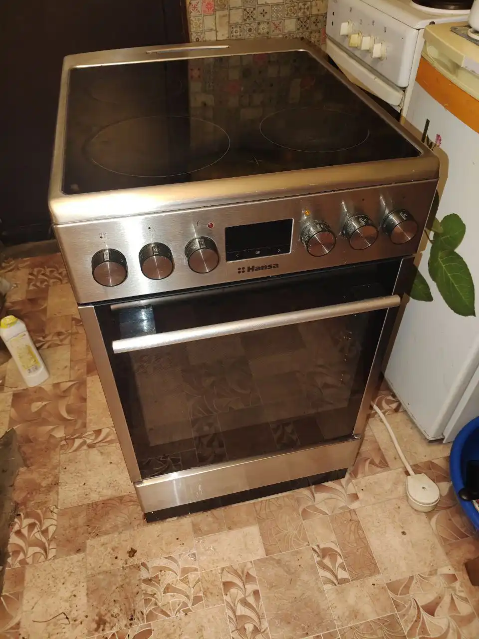 Электрическая плита Hansa FCCX58208 б/у