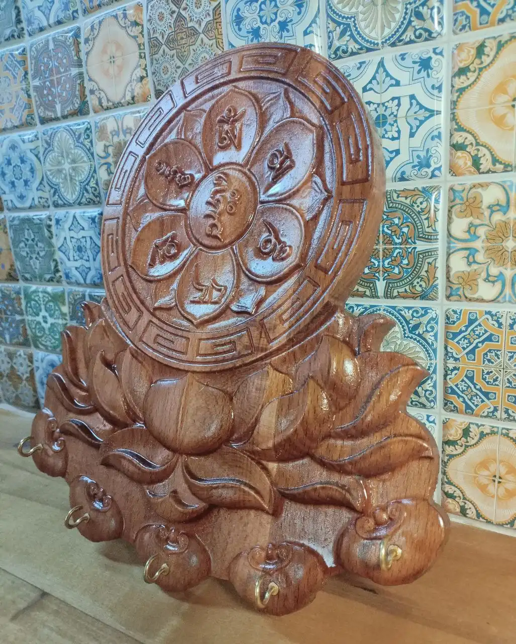 Ключница Лотос с мантрой Ом Мани Падмэ Хум - Барахолка в Улан-Удэ