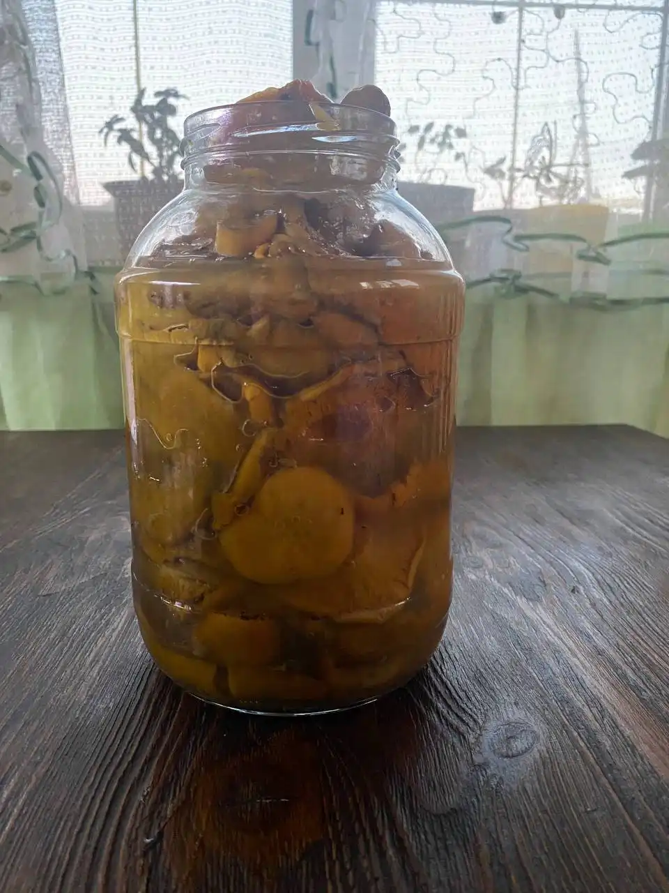 Продам двухлитровую банку рыжиков - Продукты питания (Барахолка) в Улан-Удэ