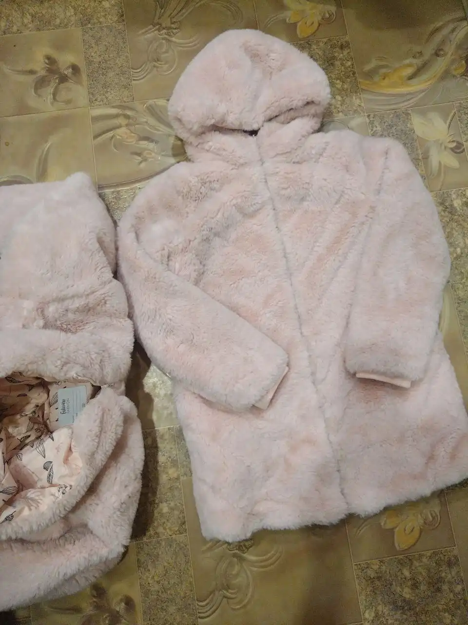 Шубы для девочек 146 и 152 рост - Детская одежда (Одежда) в Улан-Удэ