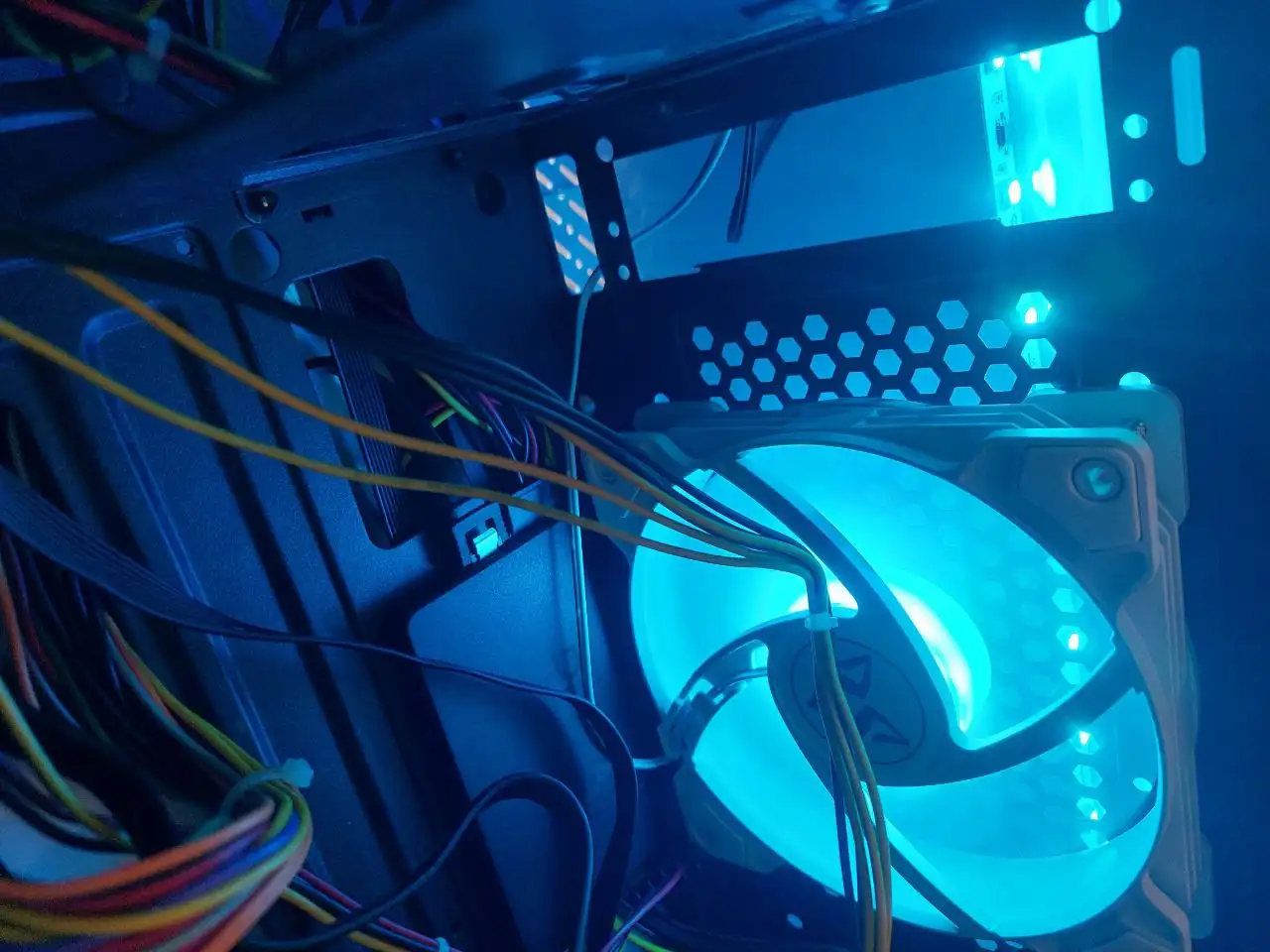 Компьютер: системный блок, монитор, мышка, клавиатура, наушники с микрофоном - Компьютеры и комплектующие (Электроника) в Улан-Удэ