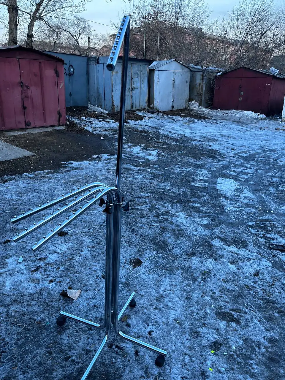 Продажа вешалок, зеркала, витрин и шкафа - Барахолка в Улан-Удэ