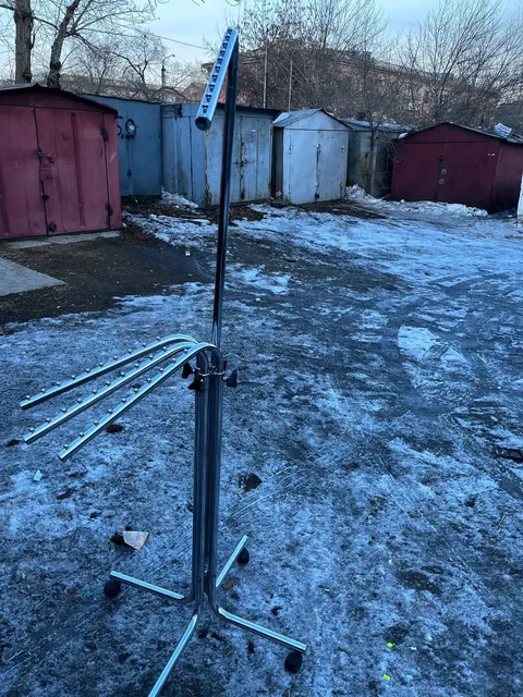 Продажа вешалок, зеркала, витрин и шкафа - Искусственные цветы в Улан-Удэ