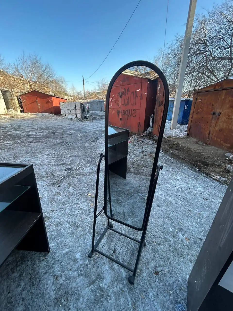 Продажа вешалок, зеркала, витрин и шкафа - Барахолка в Улан-Удэ