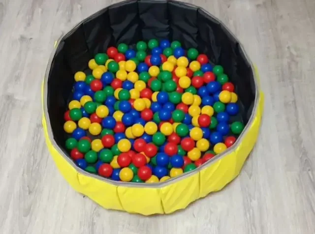 Продам детский сухой бассейн с шариками - Ортопедические товары в Улан-Удэ