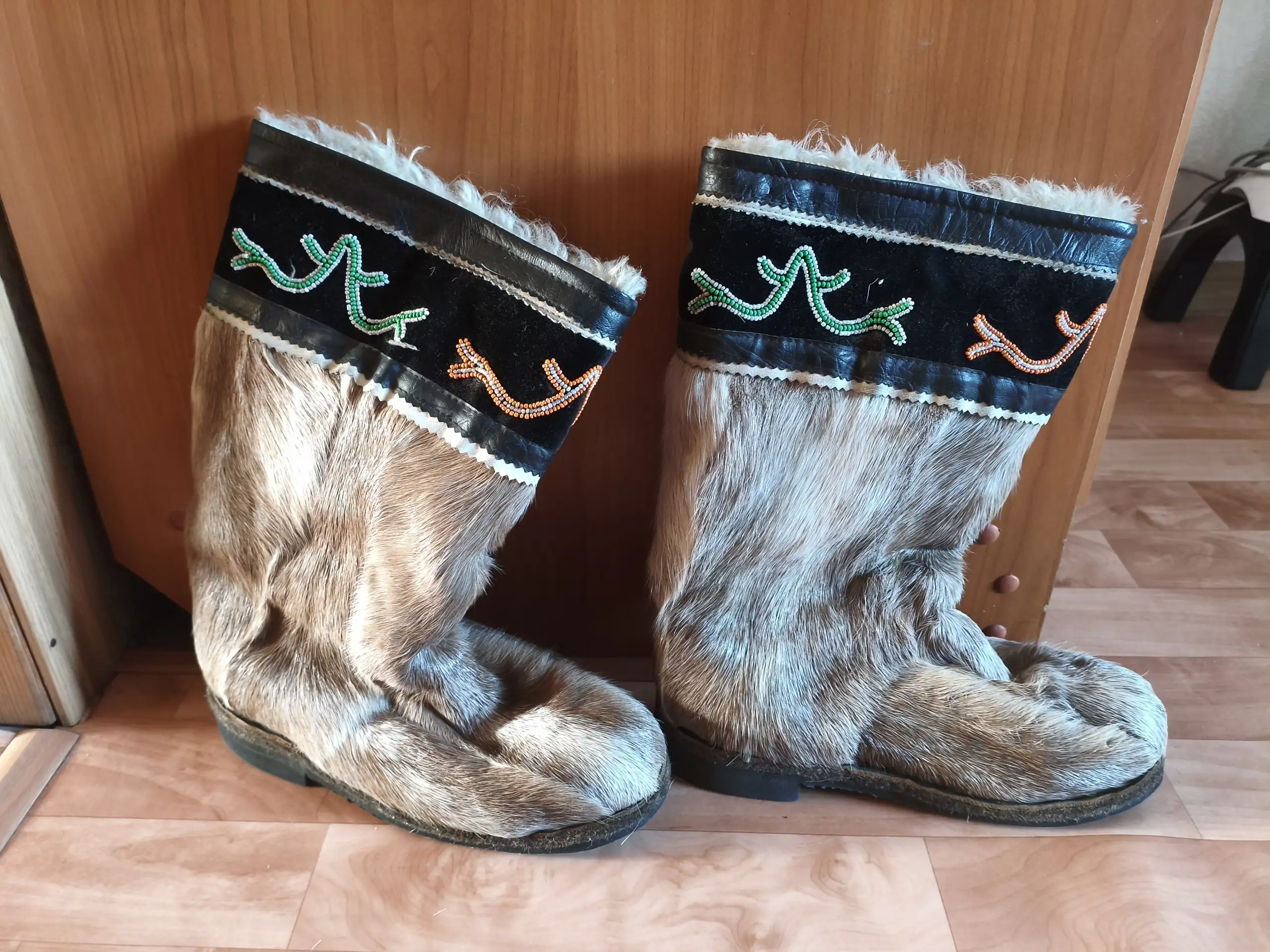 Женские унты и буддистская рамка - Барахолка в Улан-Удэ