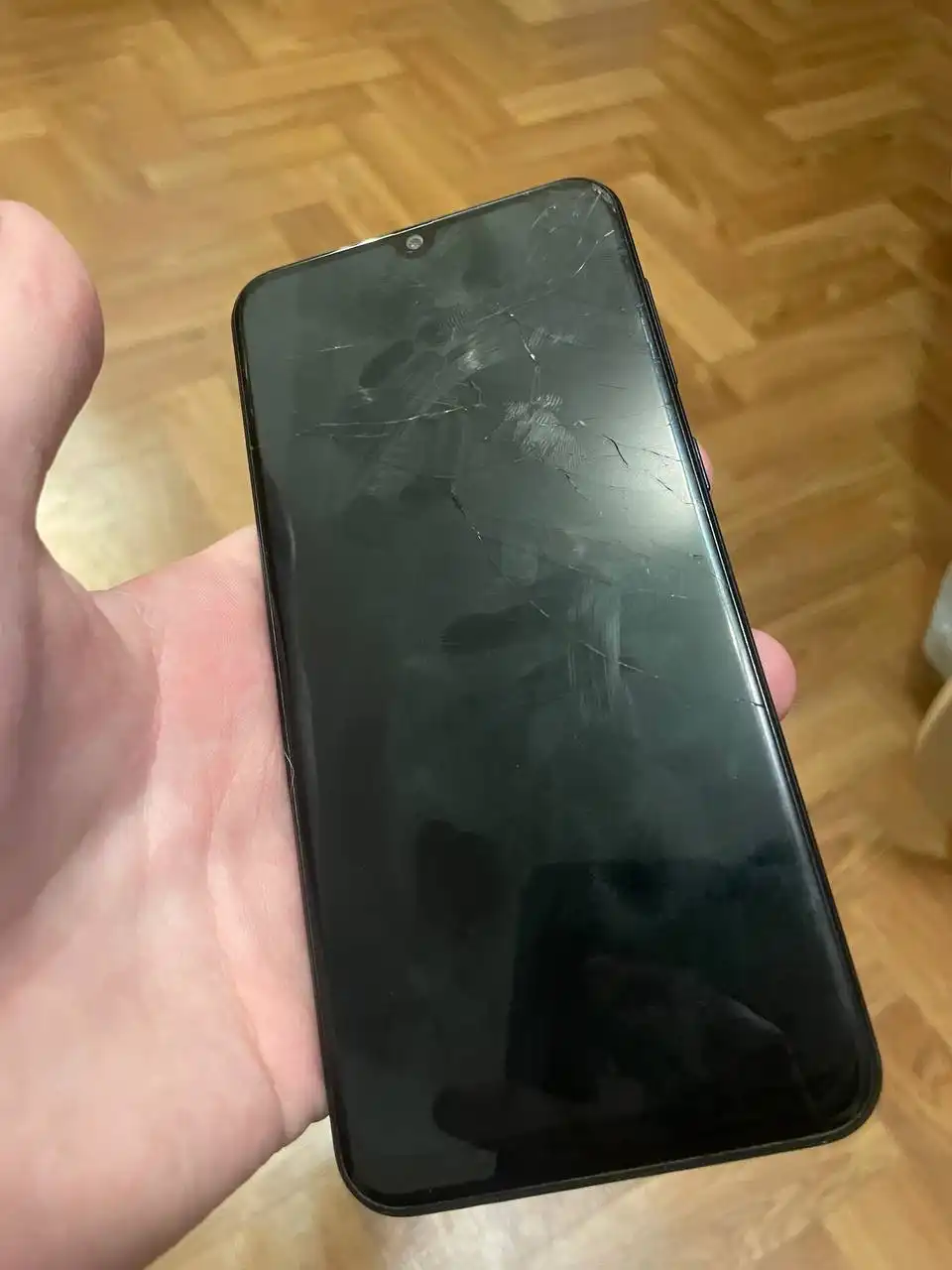 Продам Самсунг А50 с разбитым дисплеем