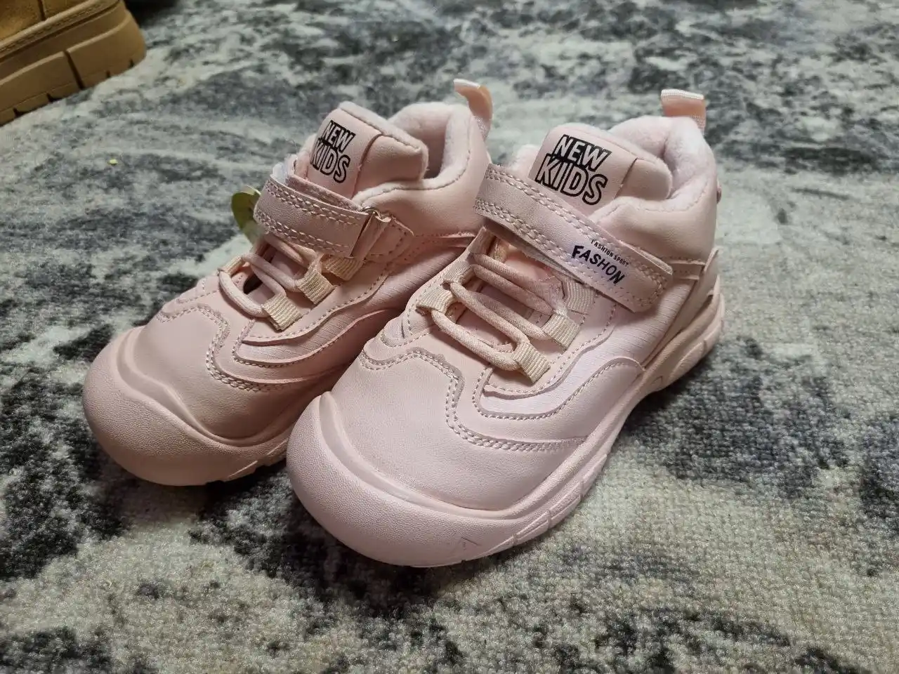 Продам новые осенние с теплушкой 27 размер - Товары для детей в Саратов