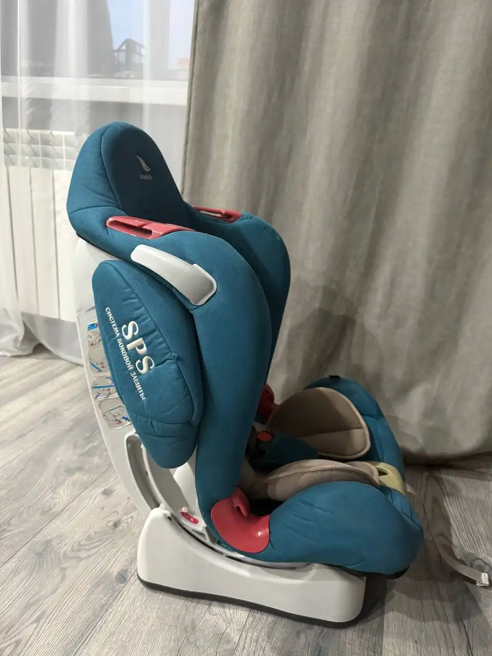 Продам автокресло до 18кг
