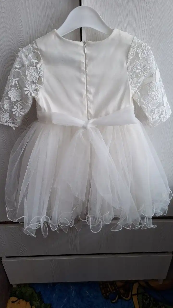 Платье с цветочками на булавках