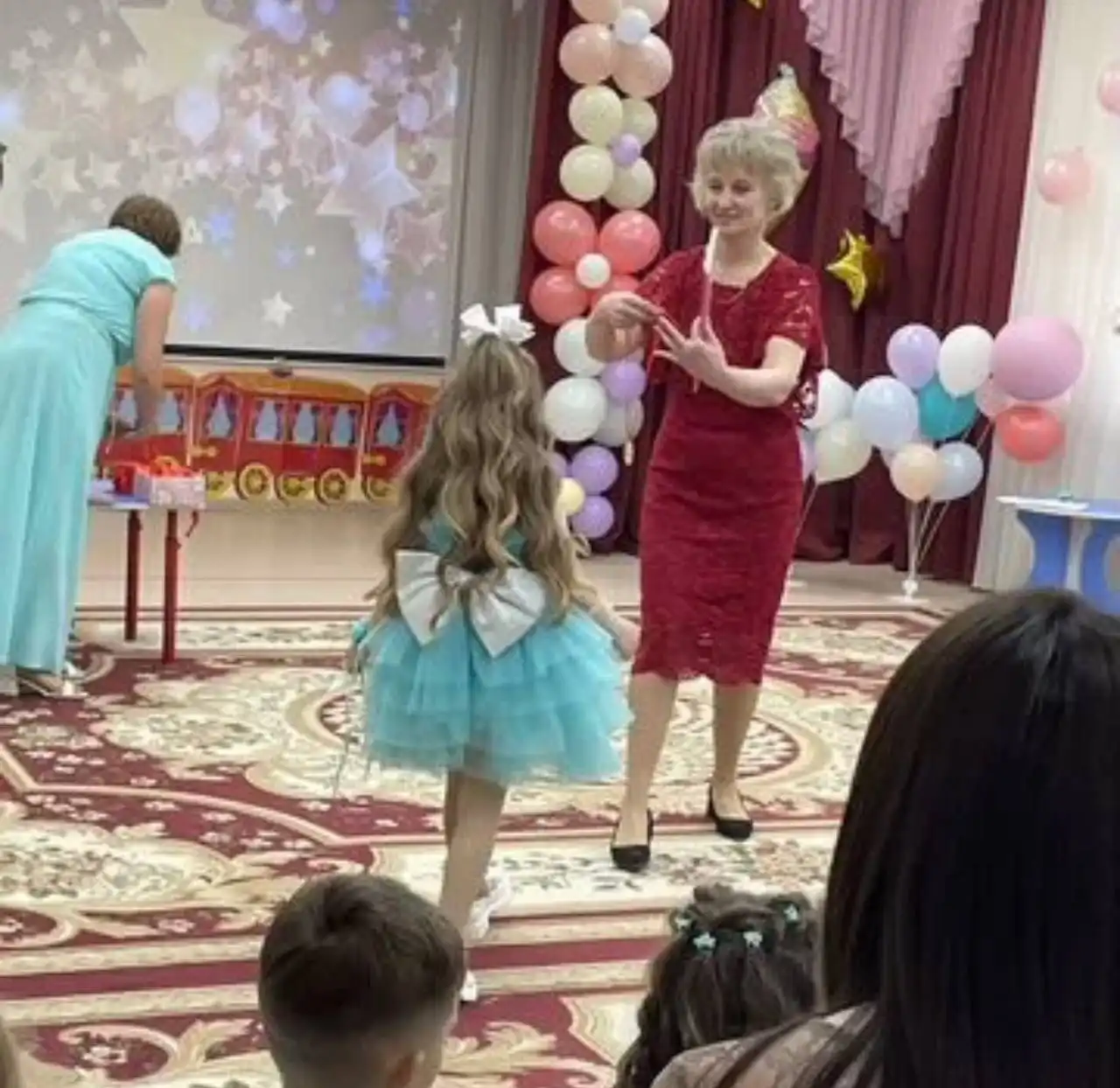 Продажа платья детского размера 122