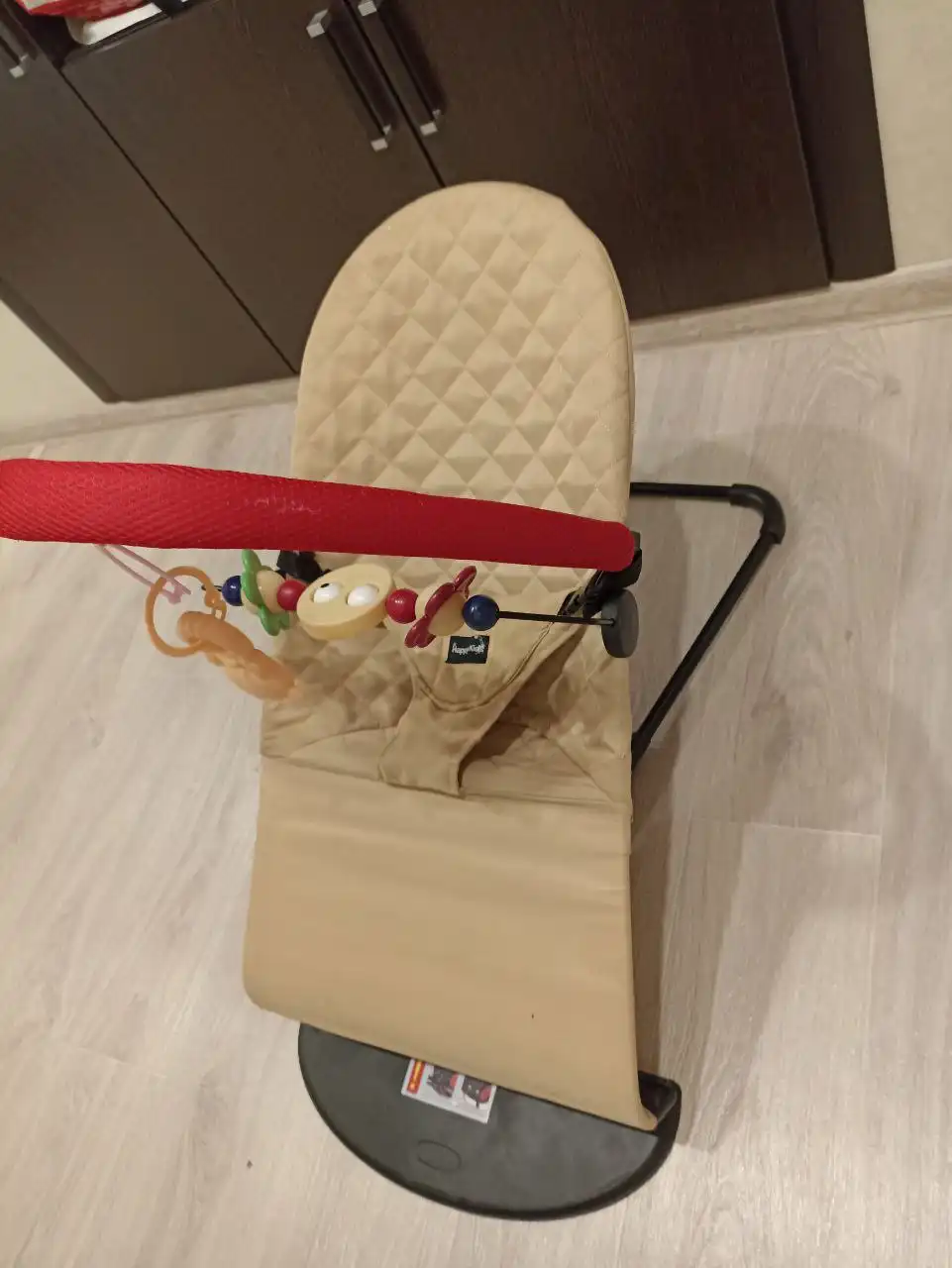 Шезлонг с игрушками