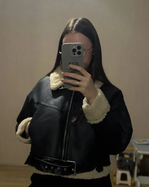 Женская дубленка черного цвета - Одежда в Саратов