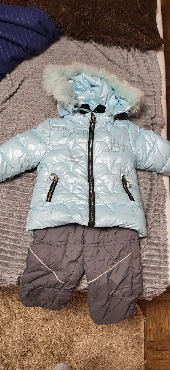 Детская одежда с сапожками и шапкой