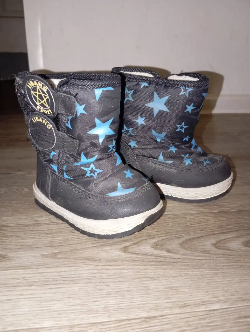 Зимние детские сапожки размеры 21 и 23