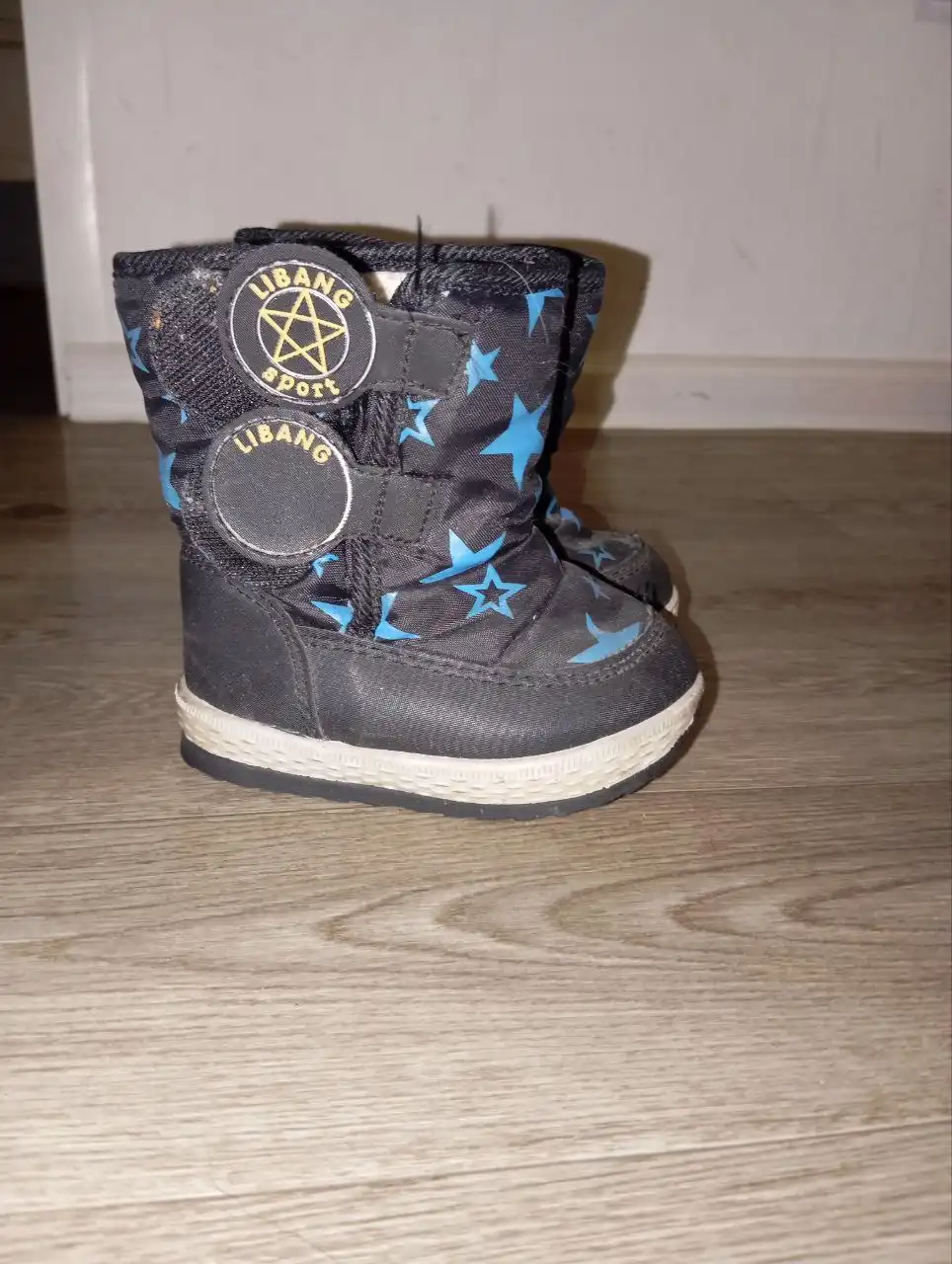 Зимние детские сапожки размеры 21 и 23