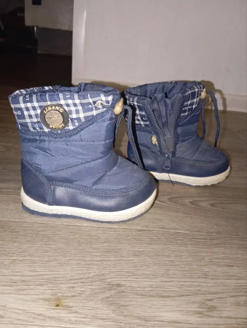 Зимние детские сапожки размеры 21 и 23