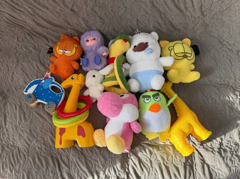 Детские игрушки возле рынка солнечного - Игрушки в Саратов