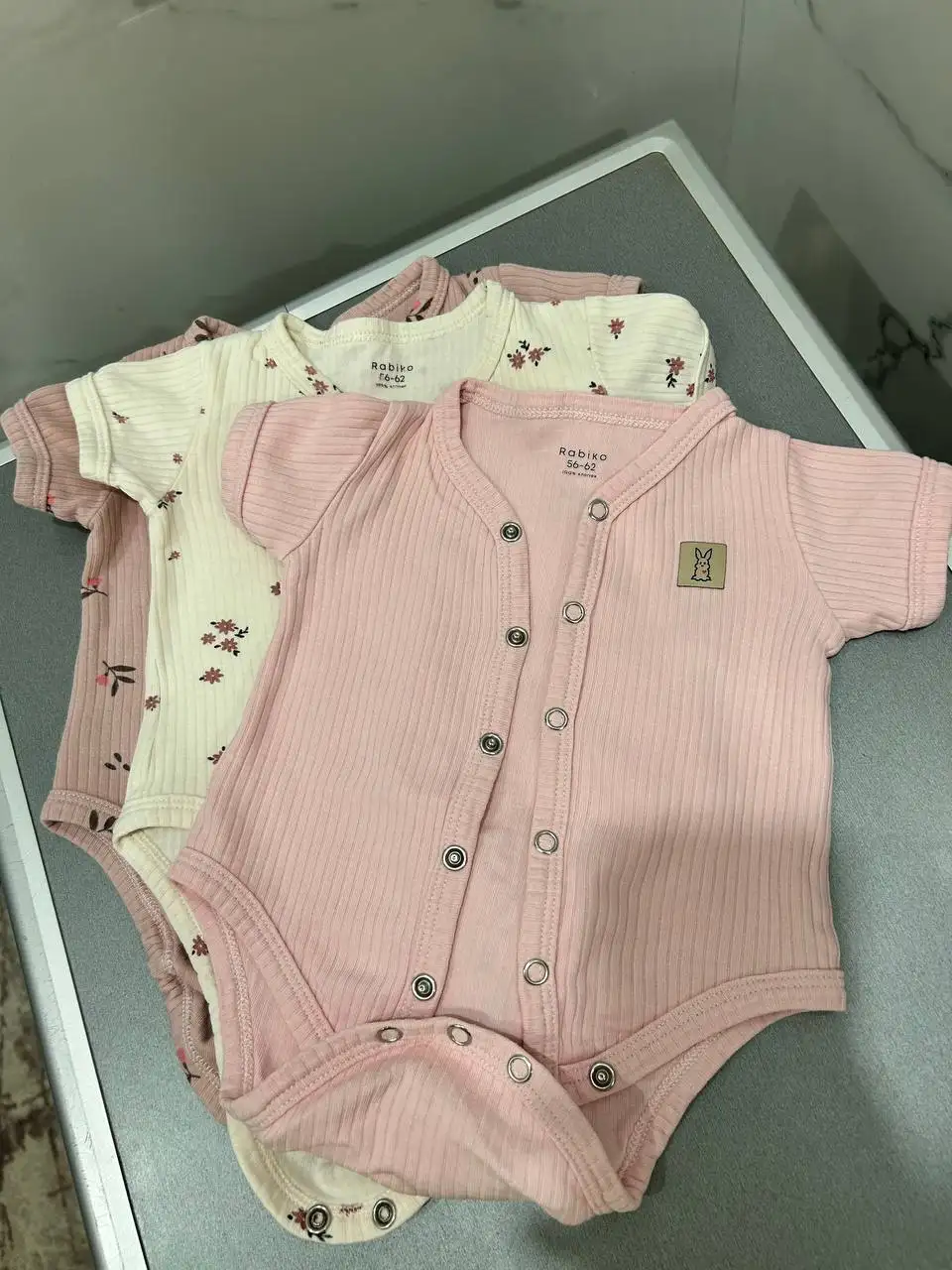 Продажа боди для детей в отличном состоянии - Одежда для детей (Товары для детей) в Саратов