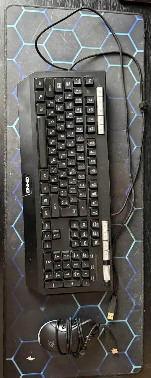 Коврик, клавиатура, мышь б/у - Электроника в Саратов