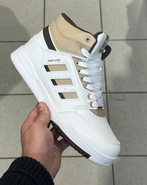 Продам новые зимние кроссовки Adidas - частное объявление в Сургут