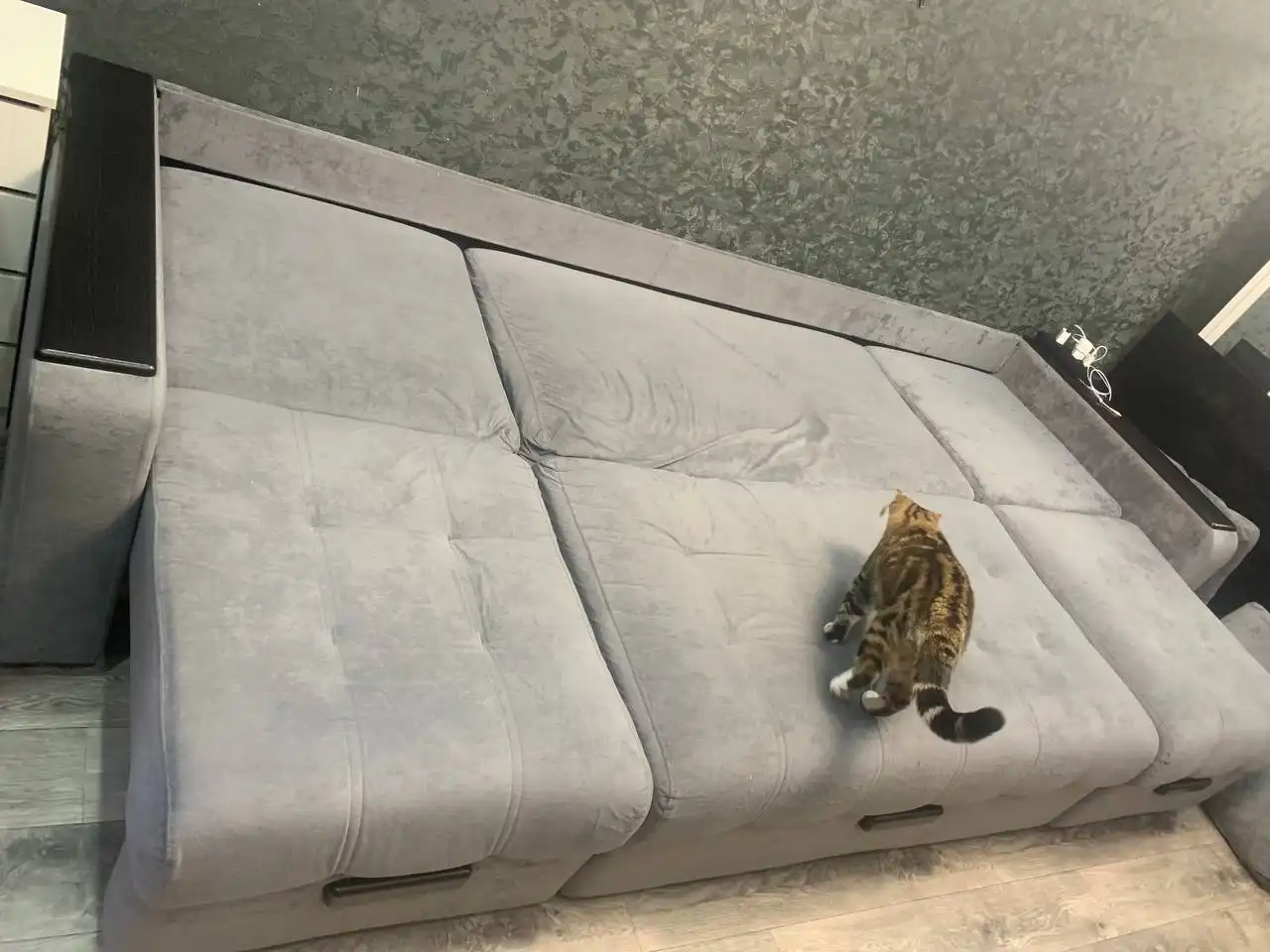 Продаю диван 3 метра с подушками