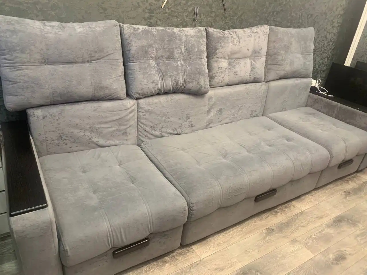 Продаю диван 3 метра с подушками