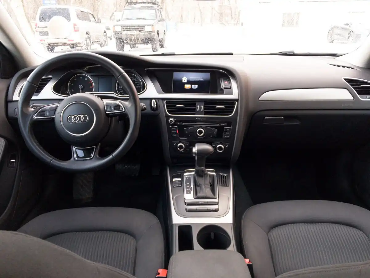 Автомобиль AUDI A4 2014 года выпуска