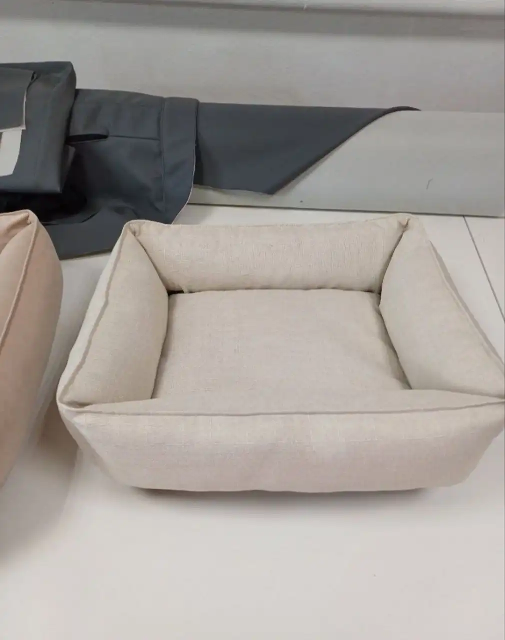 Индивидуальный пошив лежанок из мебельных тканей - Лежанки для животных (Товары для детей) в Волгоград