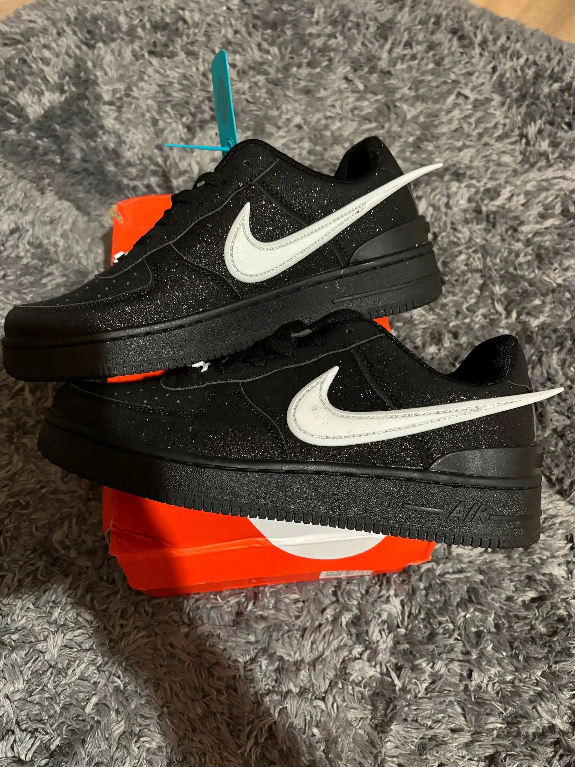 Продажа брендовой одежды и обуви