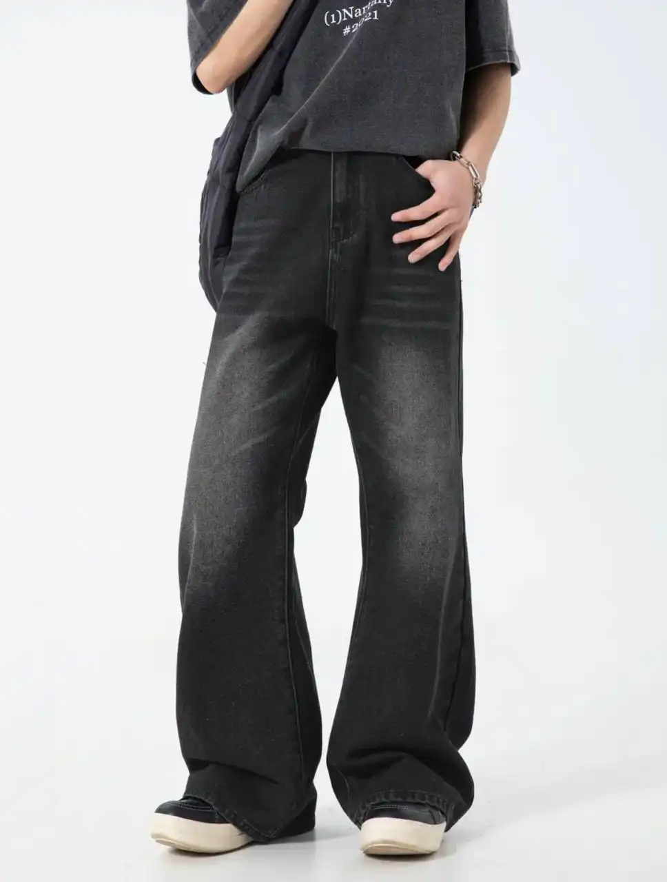 Продажа новой одежды