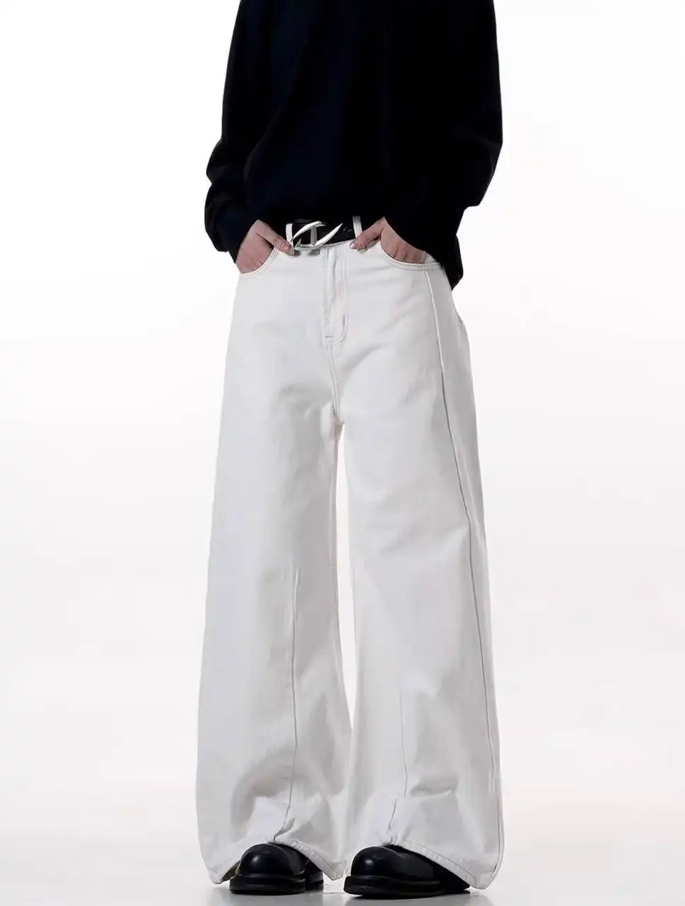 Продажа новой одежды