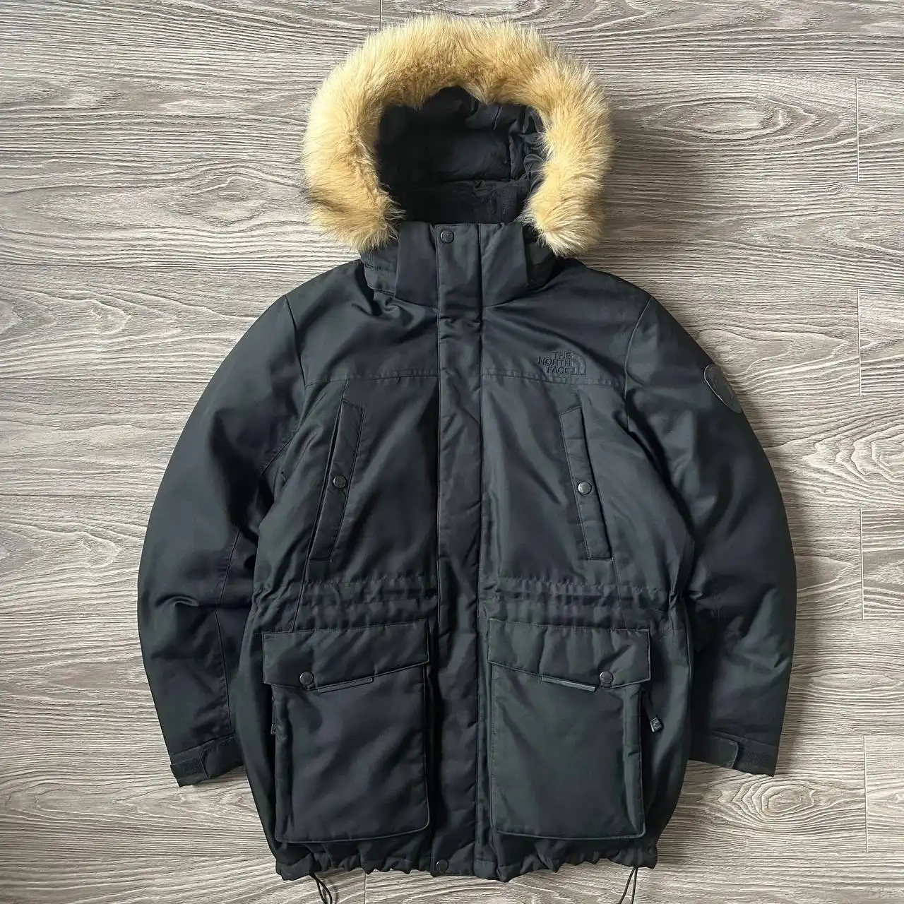 Продажа пуховиков Carhartt, The North Face, Lacoste