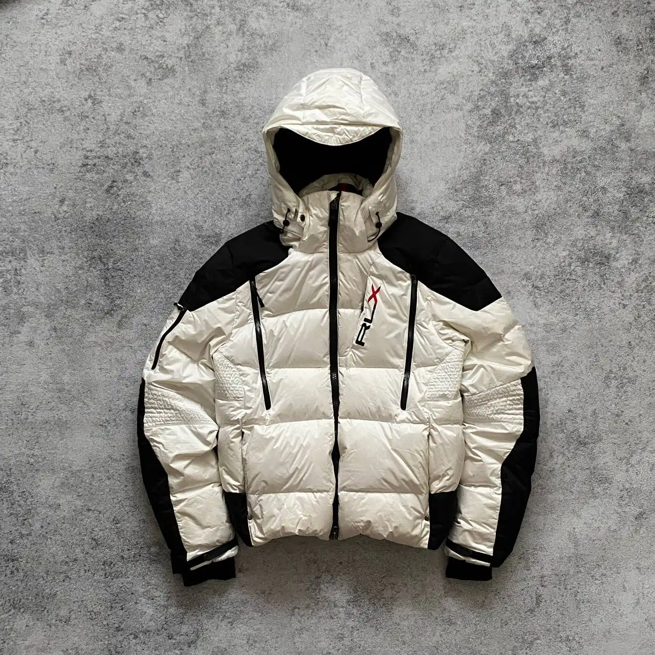 Продажа брендовой верхней одежды и обуви