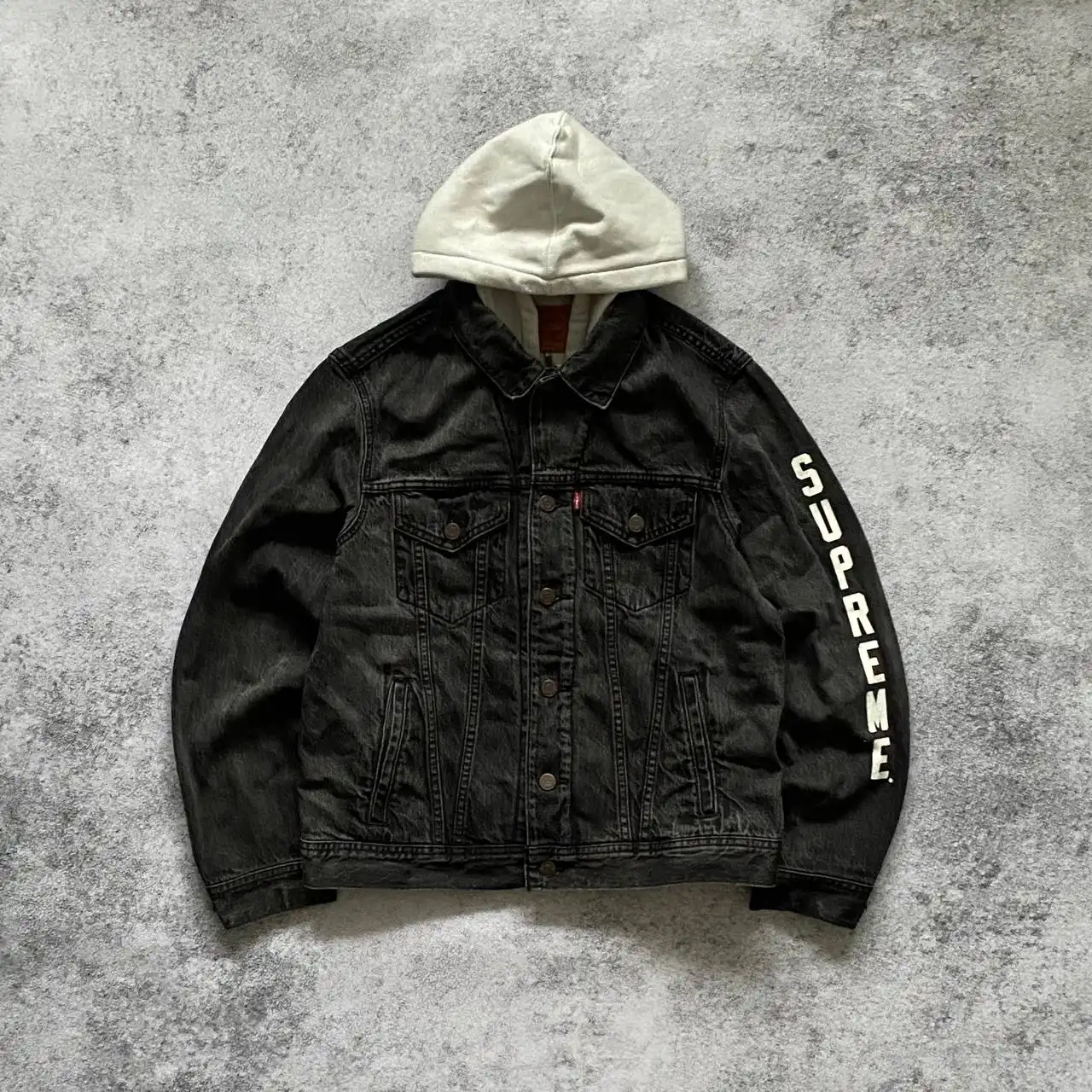 Продажа брендовой верхней одежды и обуви