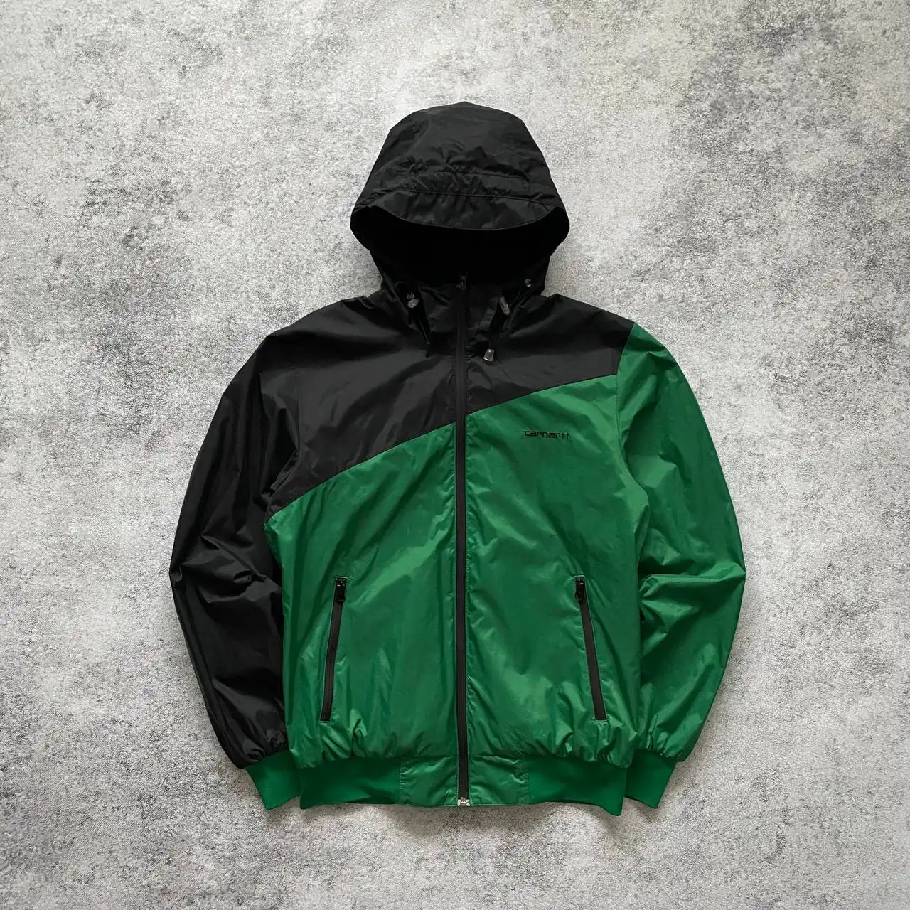 Продажа брендовой верхней одежды и обуви