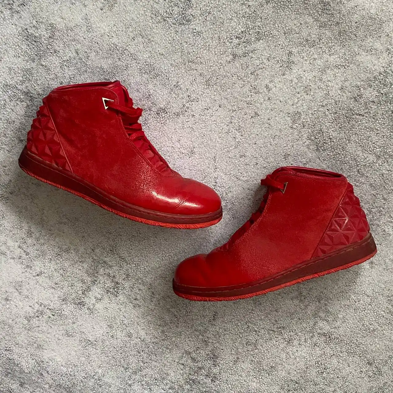 Продажа брендовой верхней одежды и обуви