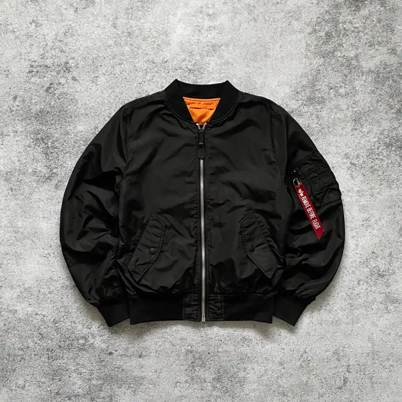 Продажа брендовой верхней одежды и обуви