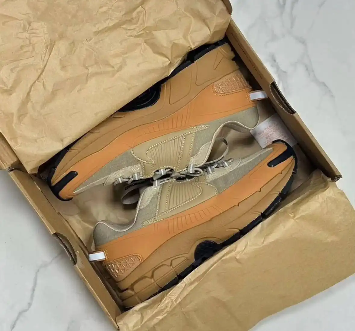 Кроссовки Salomon XT 6, New Balance, Nike Vomero зимние реплики 1:1