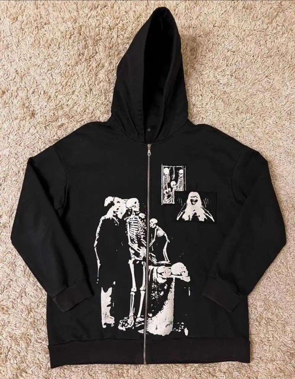 Продажа одежды: худи, футболка, джинсы, ботинки