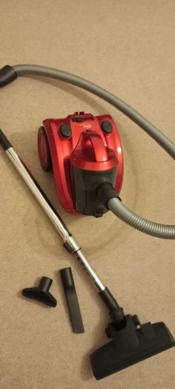 Пылесос в хорошем состоянии с регулировкой мощности