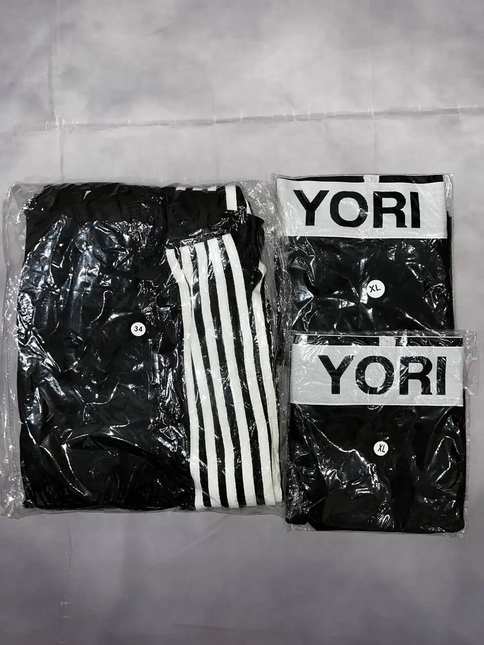 Продажа коллекционных мерч-боксов и джинсов