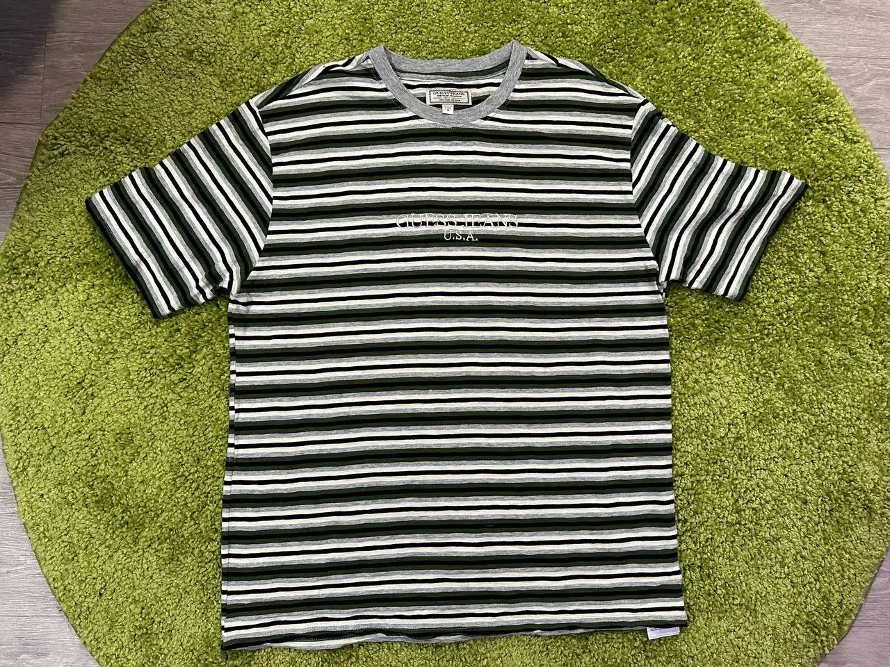 Футболки Guess размер L-XL в идеальном состоянии - Футболки (Одежда) в Курск