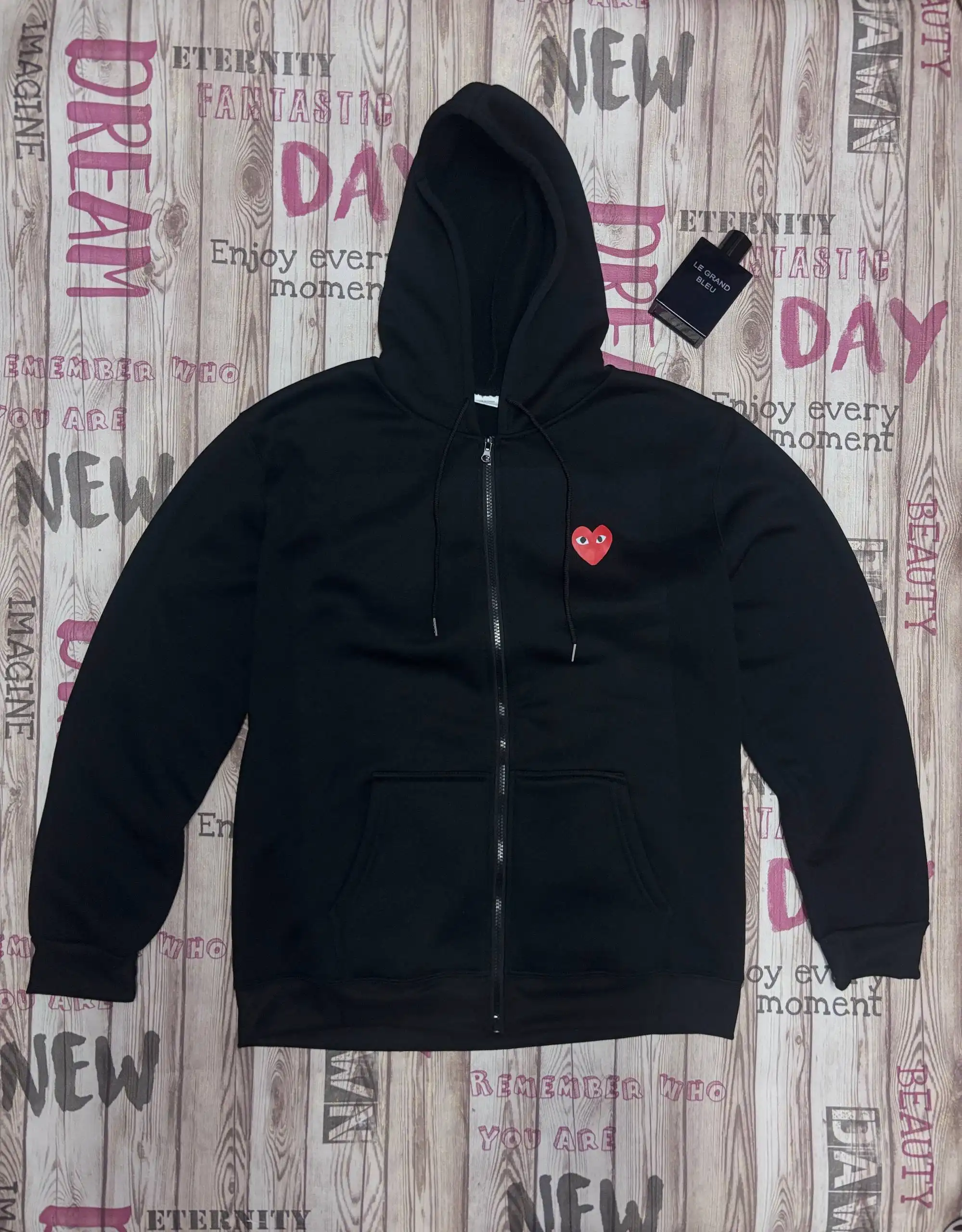 Продажа брендовых худи и футболок - Одежда в Пинск