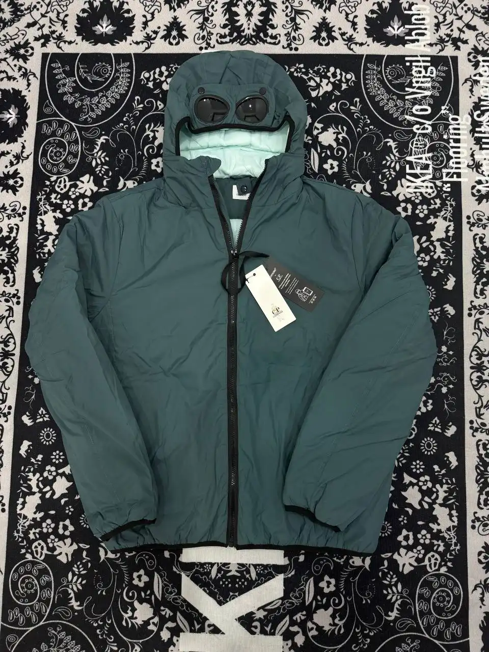 Микро пуховик C.P. и джинсы ALEX YE - Верхняя одежда, Джинсы (Одежда) в Курск