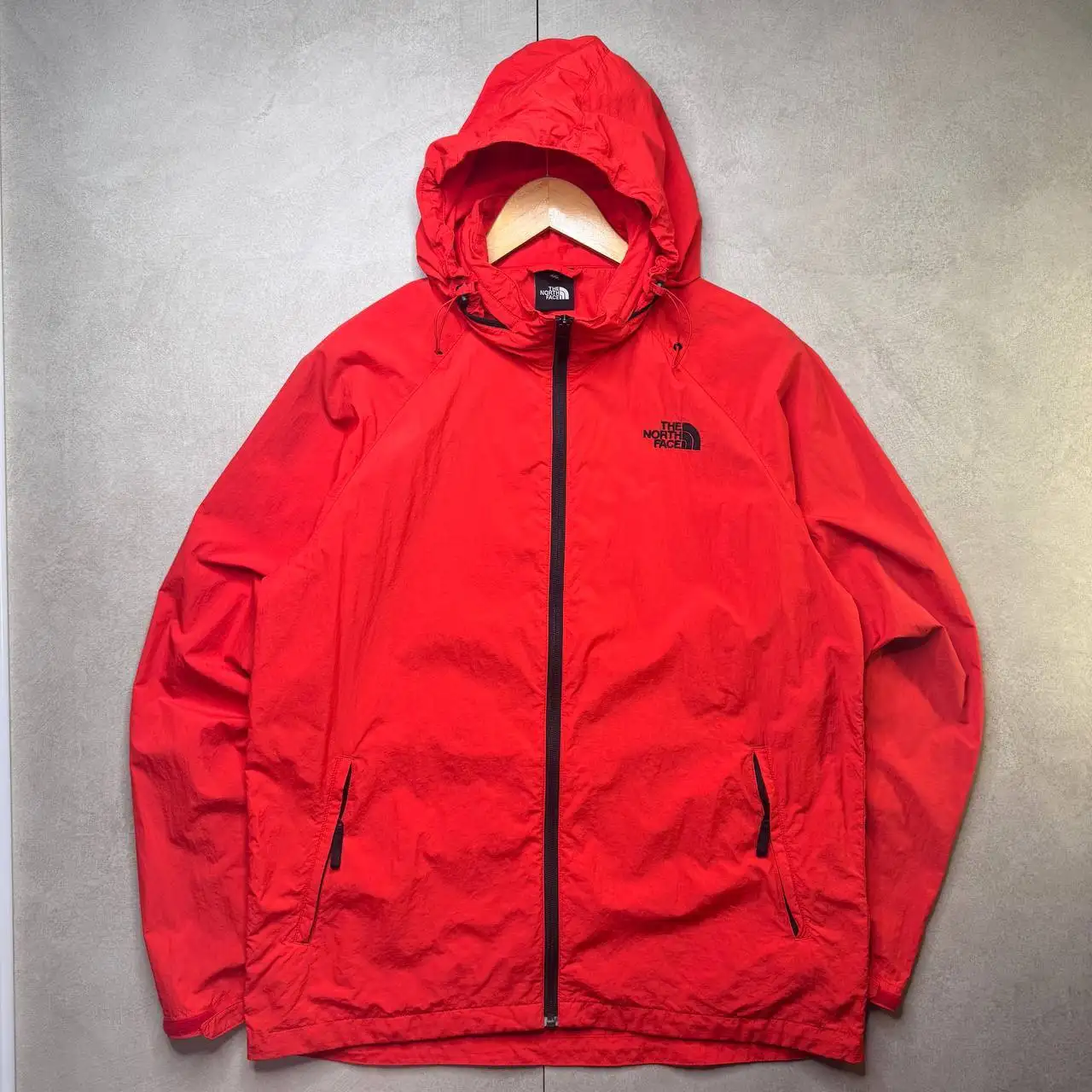 Продажа брендовых курток и ветровок - Верхняя одежда (Одежда) в Неизвестно