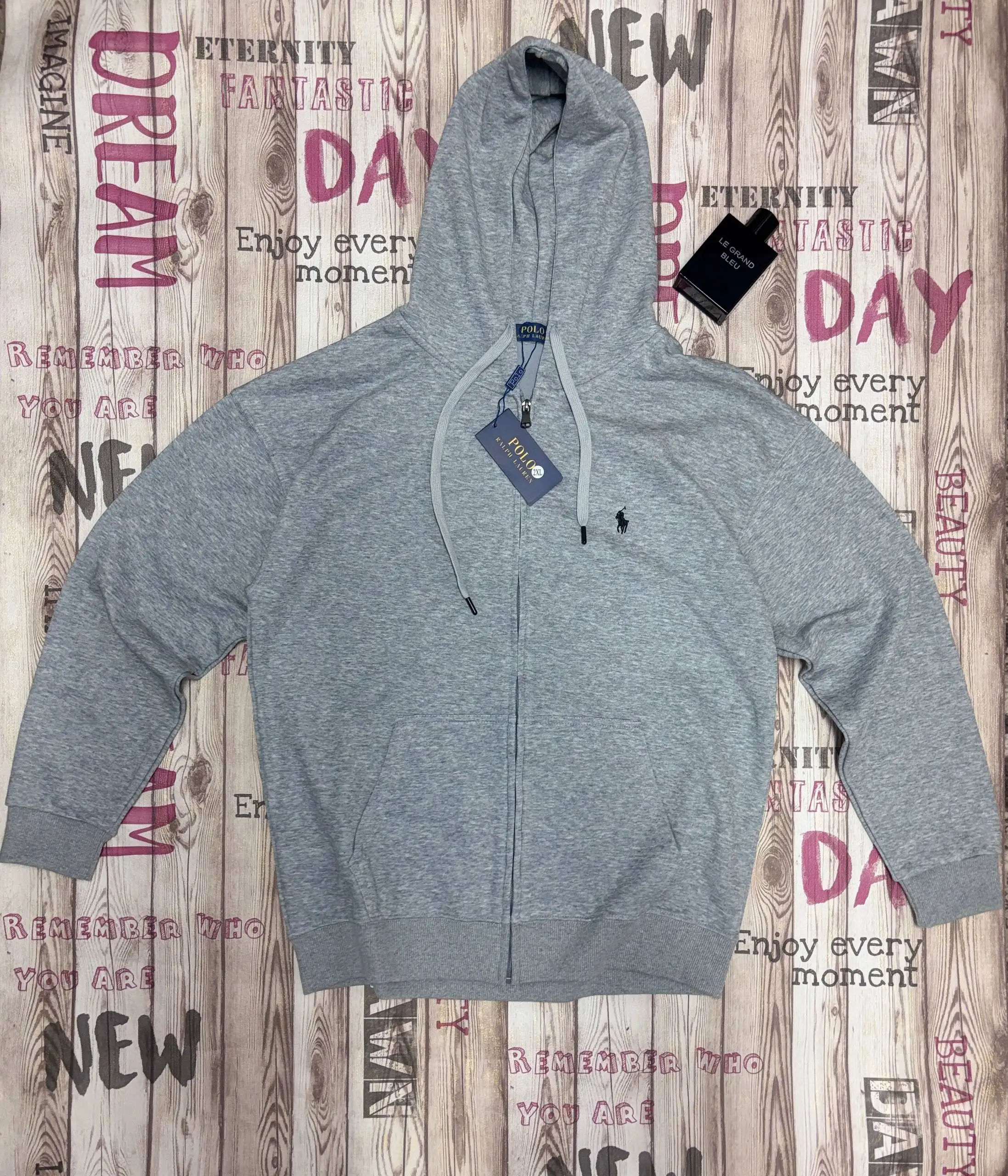 Продажа брендовых худи и футболок - Одежда в Пинск