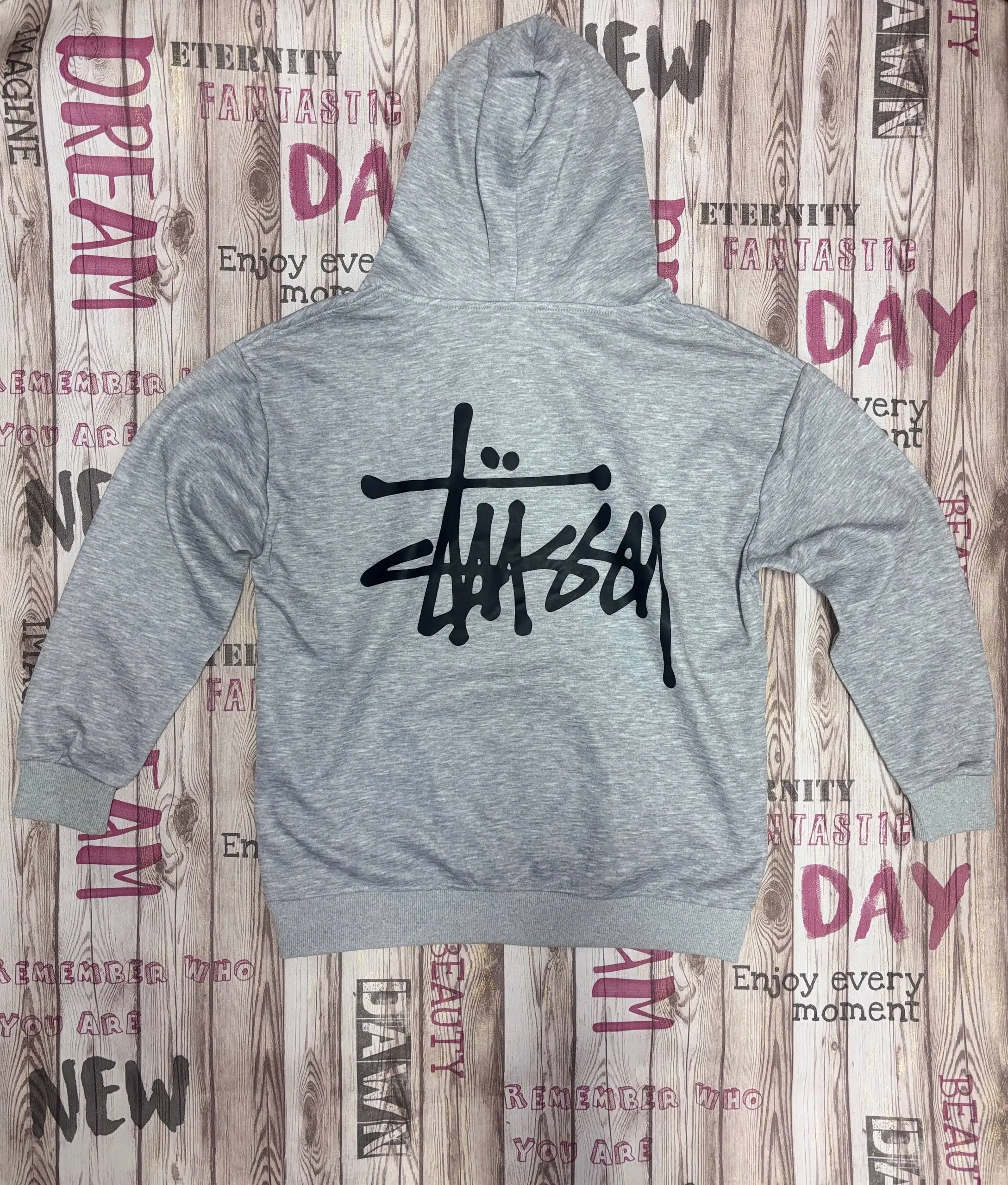 Продажа брендовых худи и футболок - Одежда в Пинск