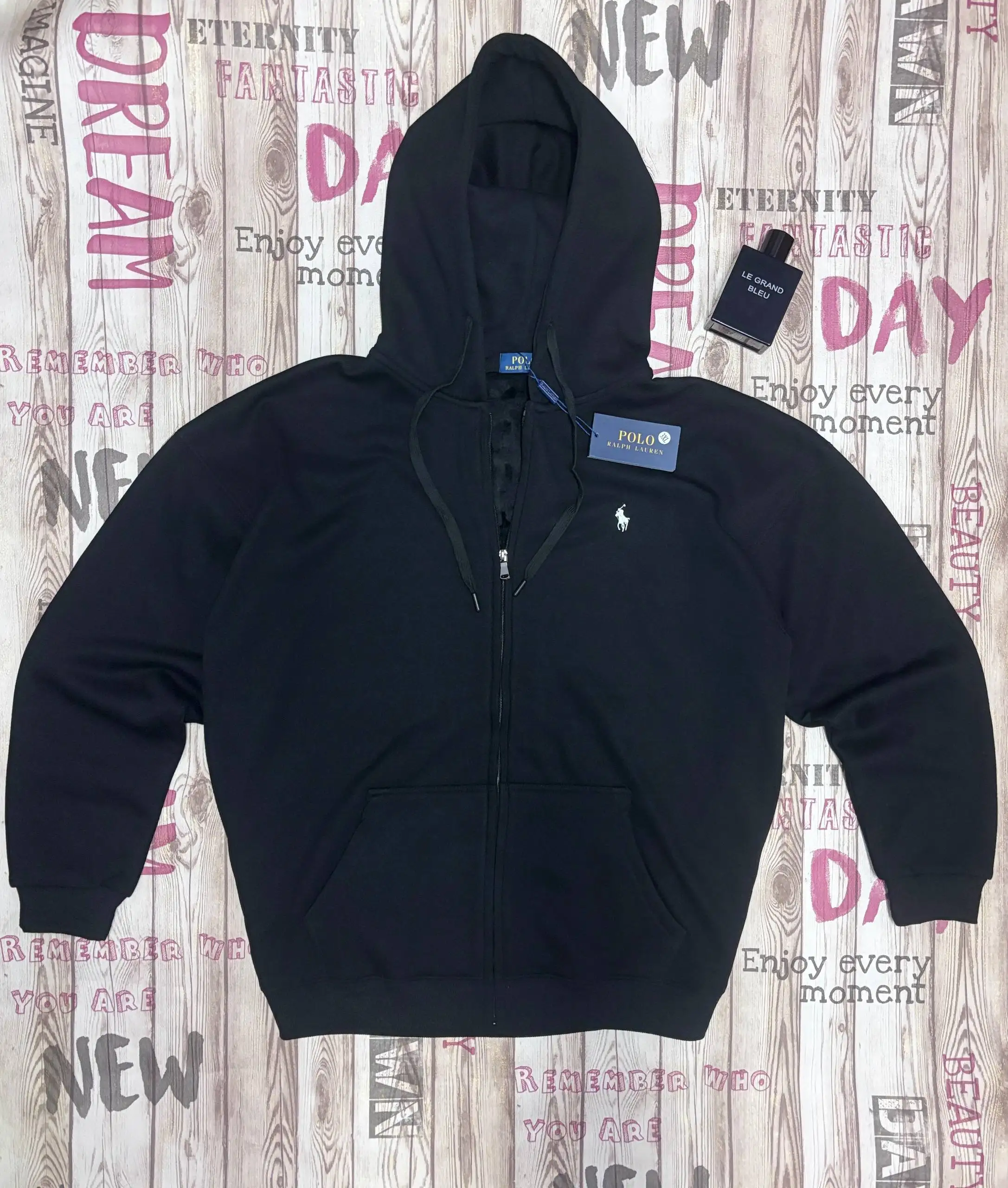 Продажа брендовых худи и футболок - Одежда в Пинск