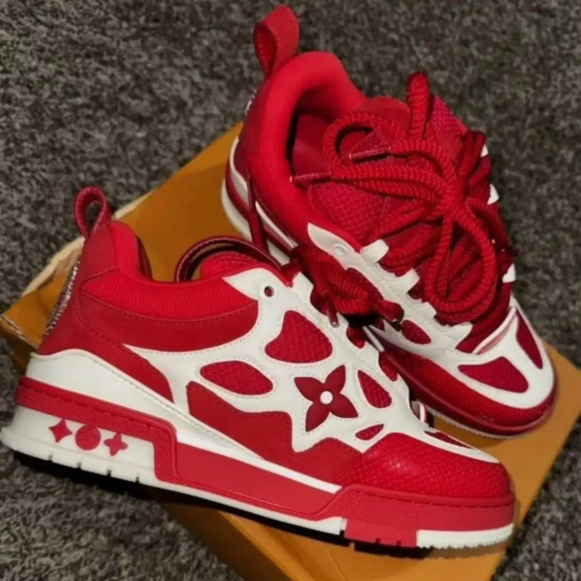 Продажа новых люксовых реплик кроссовок Nike, Louis Vuitton, Air Jordan - Обувь (Одежда) в Неизвестно